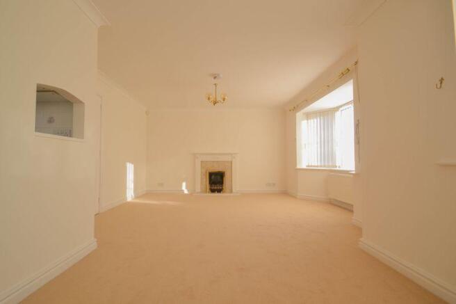Open plan loun...