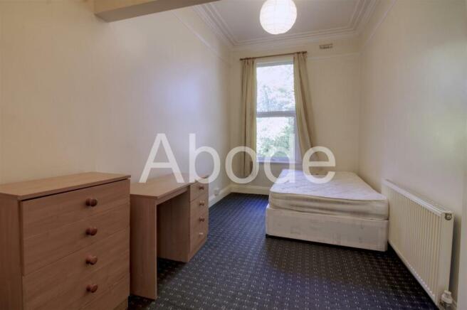 8 bed House to rent Image 6