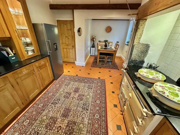 4 bed Detached for sale Image 8