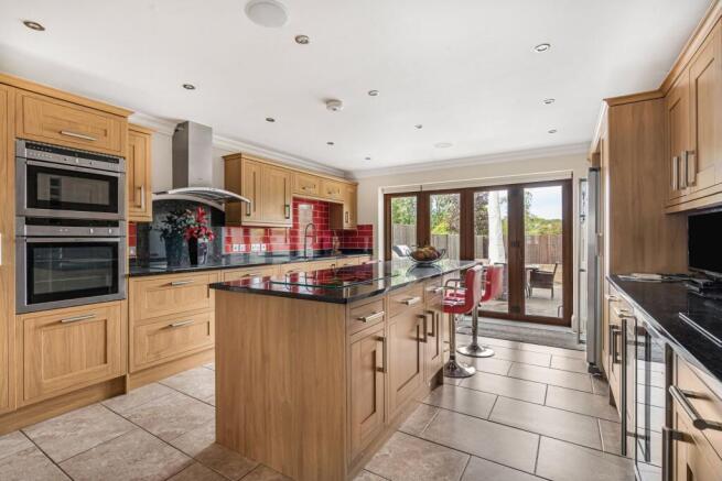 KITCHEN/BREAKFAST ROOM