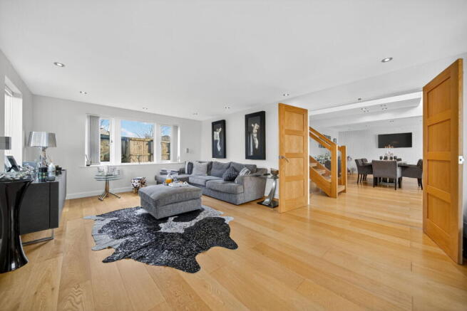 4 bed Detached for sale Image 9