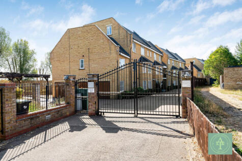 Bayswater Close, London, Palmers Green, N13