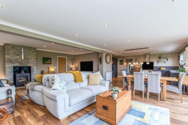 Lounge/Dining Room