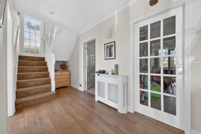 6 bed Detached for sale Image 9