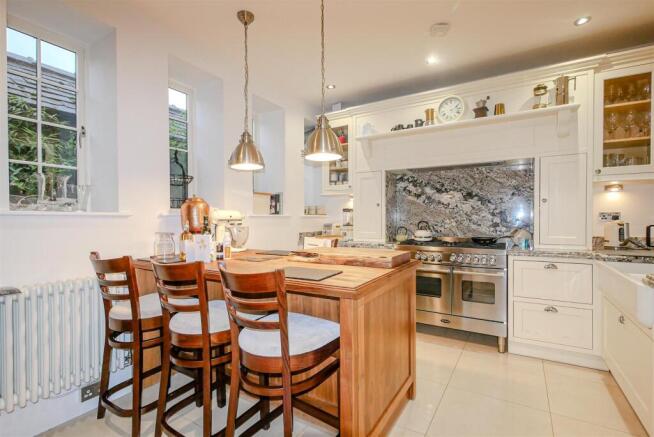 KITCHEN / BREAKFAST ROOM