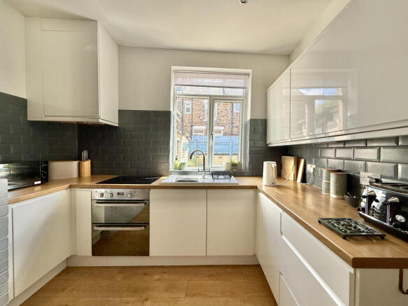 3 bed Terraced for sale Image 6