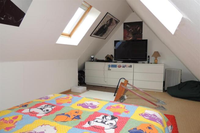 ATTIC ROOM / HOBBY ROOM