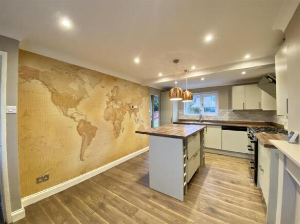 3 bed Semi-Detached for sale Image 4