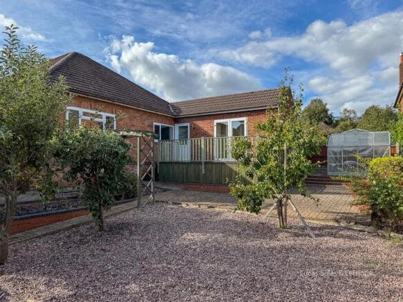 3 Larch Rd Kettering-10.jpg