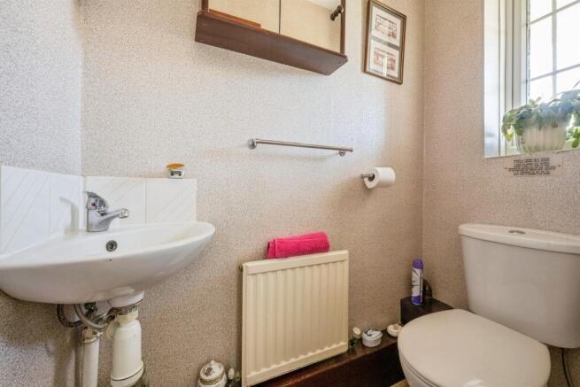 4 bed Detached for sale Image 9