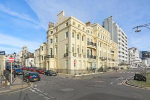Flat 3, 6, Brunswick Terrace, Hove BN3 1HN
