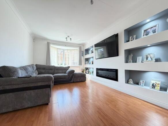 4 bed Detached for sale Image 4