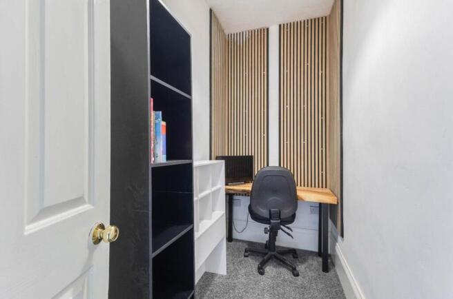 2 bed Terraced to rent Image 11