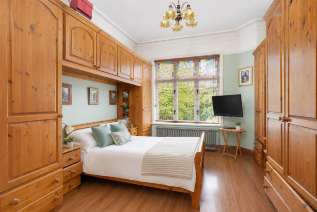 6 bed Detached for sale Image 11