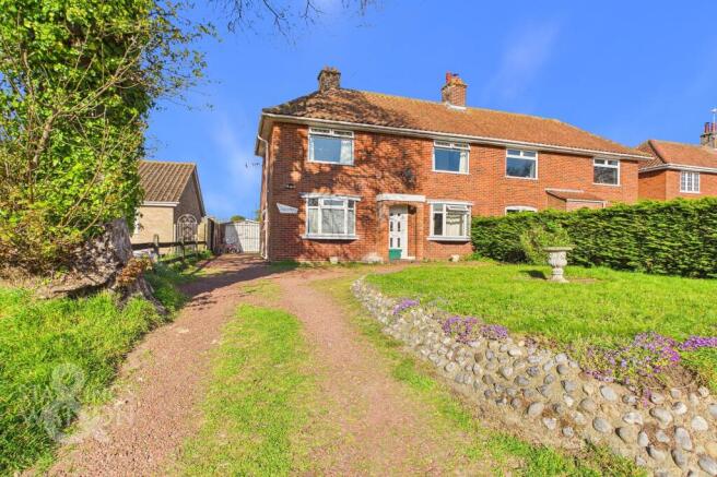 3-bed semi-detached on Beccles Road, Thurlton, Norwich, £250,000