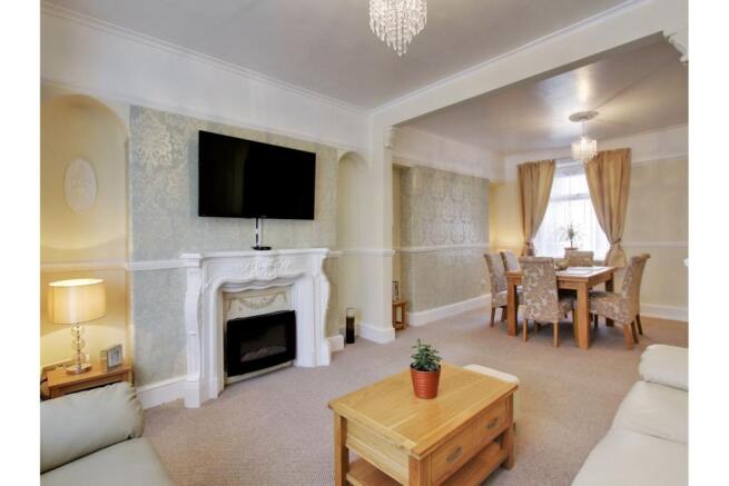 Lounge/Dining Room