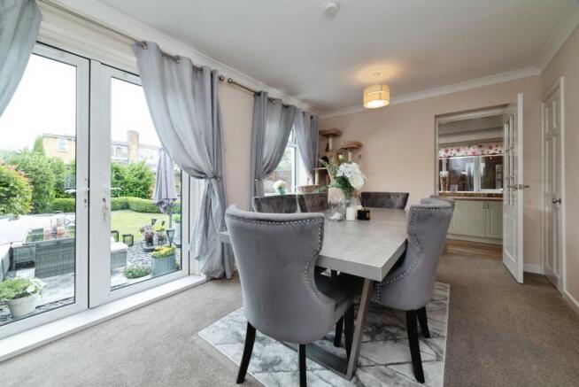 4 bed Semi-Detached for sale Image 6