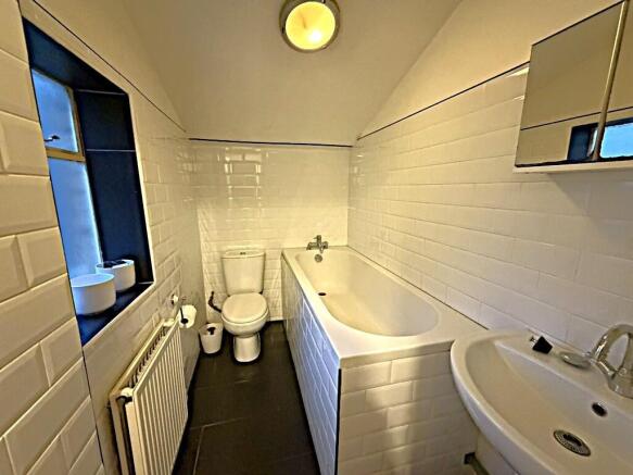Bathroom 2 2nd.jpg