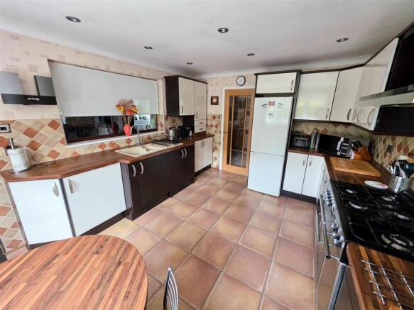 Kitchen 1a.jpg