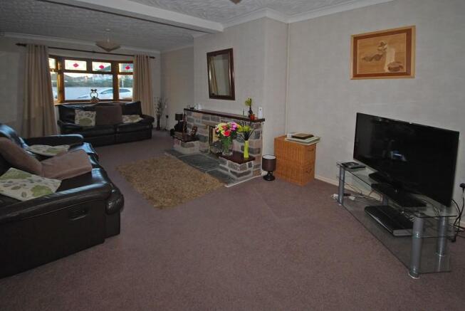 Livingroom (2nd view)