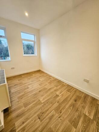 2 bed Terraced to rent Image 6
