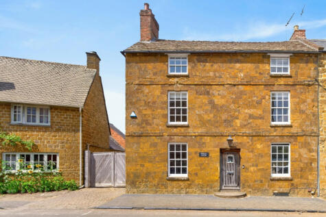 Bullring Deddington Banbury, Oxfordshire, OX15 0TT