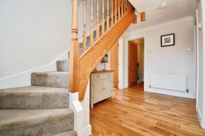 5 bed Detached for sale Image 9