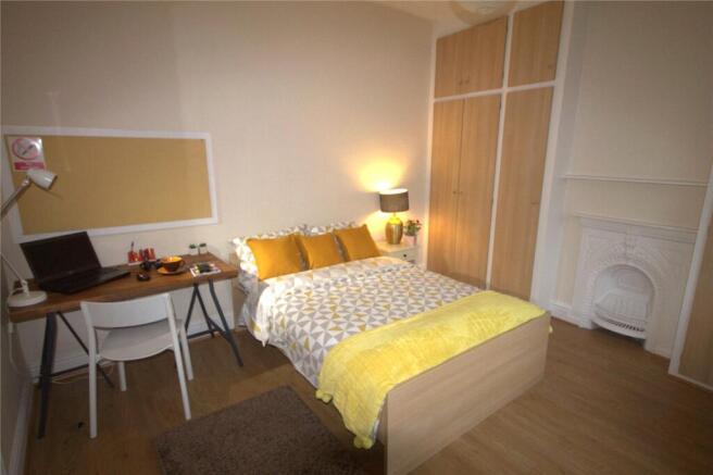 5 bed House to rent Image 4