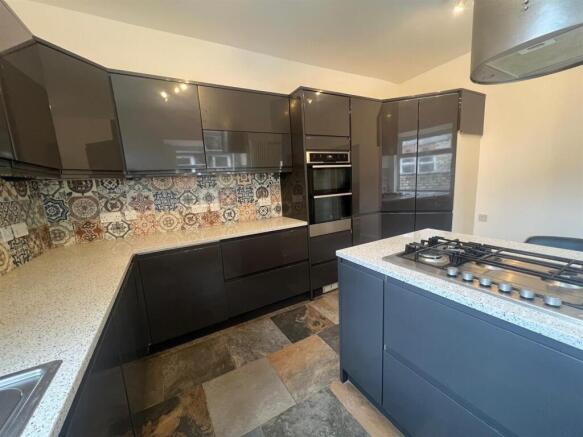 Penelope kitchen2.jpg