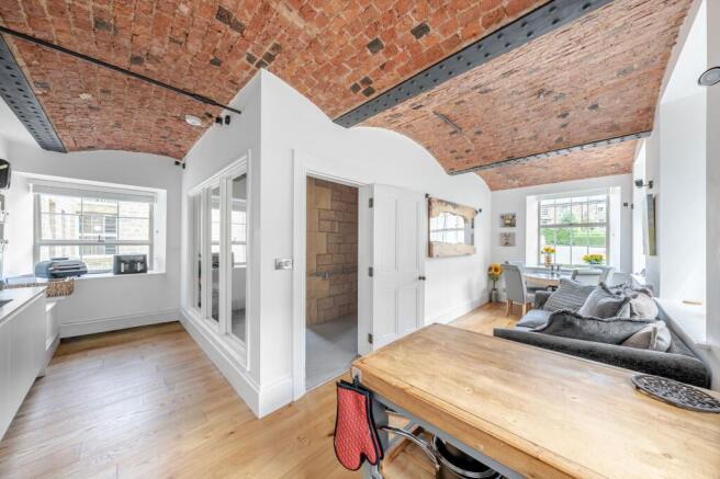 2 bed House for sale Image 7