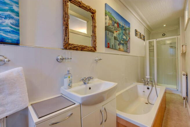 3 bed Town House for sale Image 8