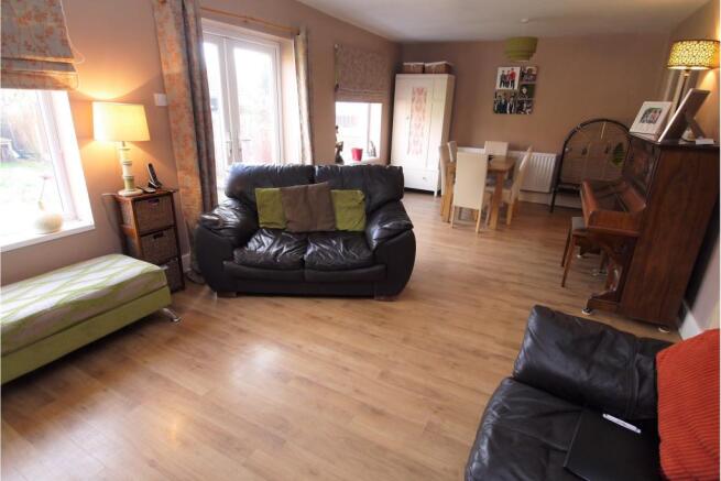 Lounge/Dining Room