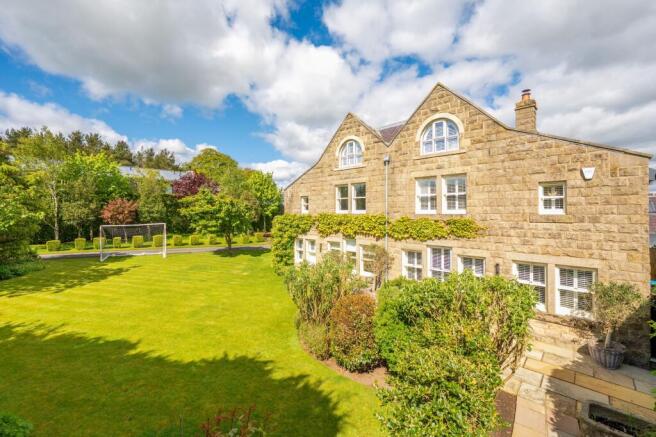 6 bed Detached for sale Image 5