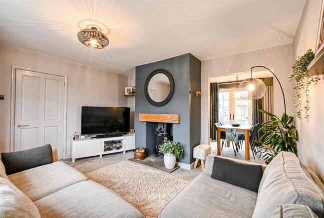 7 Woodberry Close-2.jpg