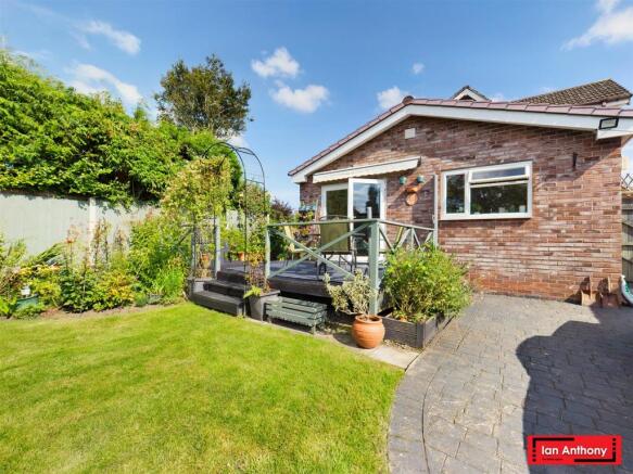REAR AND SIDE GARDEN