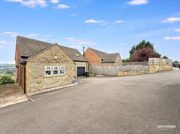 5 bed Detached for sale Image 4