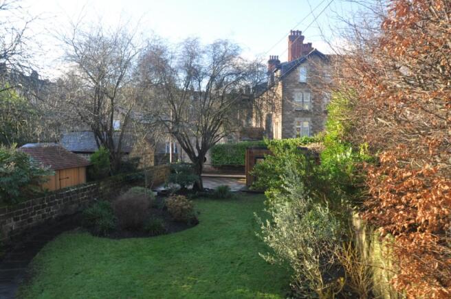 5 bed Terraced to rent Image 4