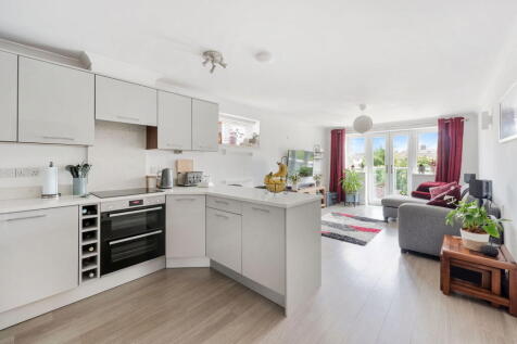 Woodcote House, South Godstone, RH9 8EZ