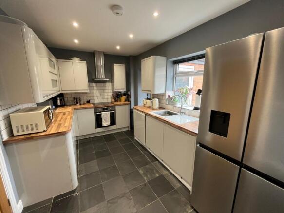 kitchen b'fast room