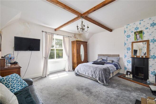5 bed Detached for sale Image 11