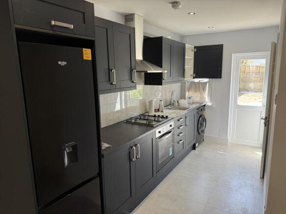4 bed terraced house to rent High Road, London NW