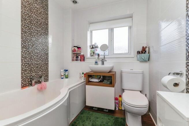4 bed Detached for sale Image 11