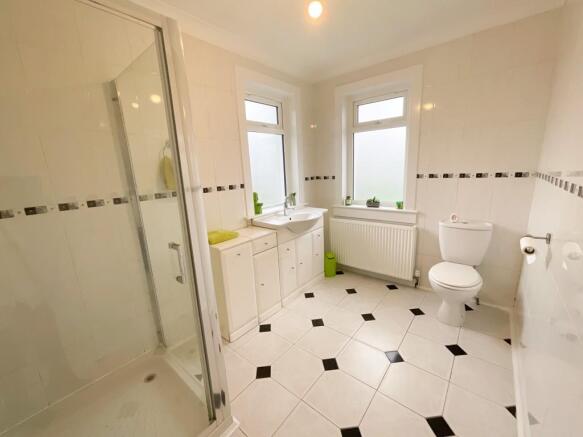SHOWER ROOM G/FLOOR