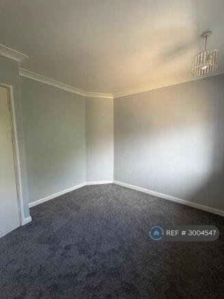 4 bed Semi-Detached to rent Image 11