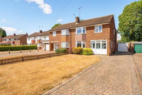Pinewood Green, Iver