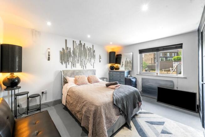 7 bed Detached for sale Image 8