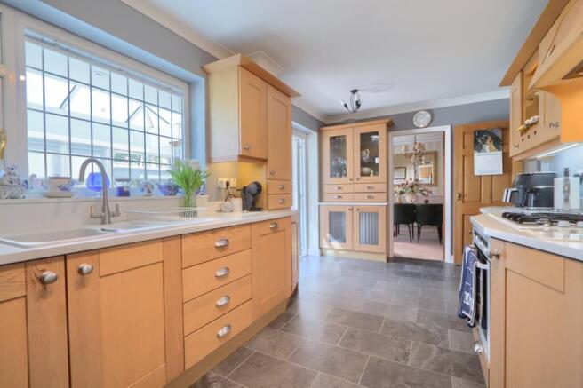 4 bed Detached for sale Image 10