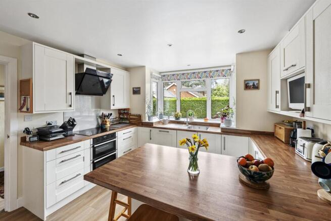 7 Harford Manor Close-32.jpg