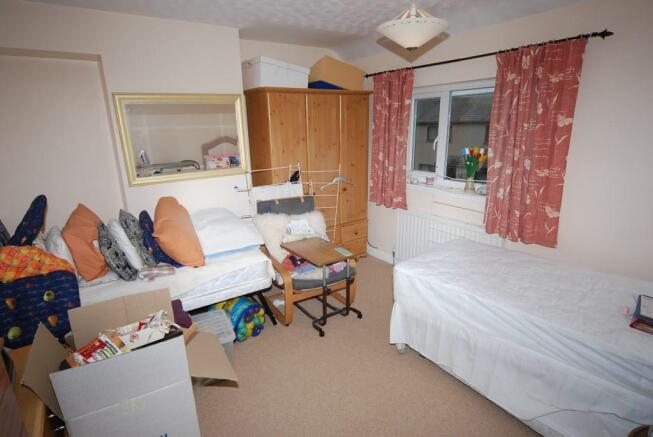BEDROOM 2