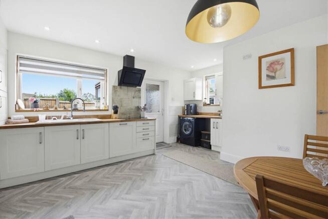 4 bed Semi-Detached for sale Image 7